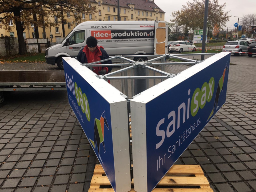 werbeturm-werbemast-montage-sanisax-konstruktion